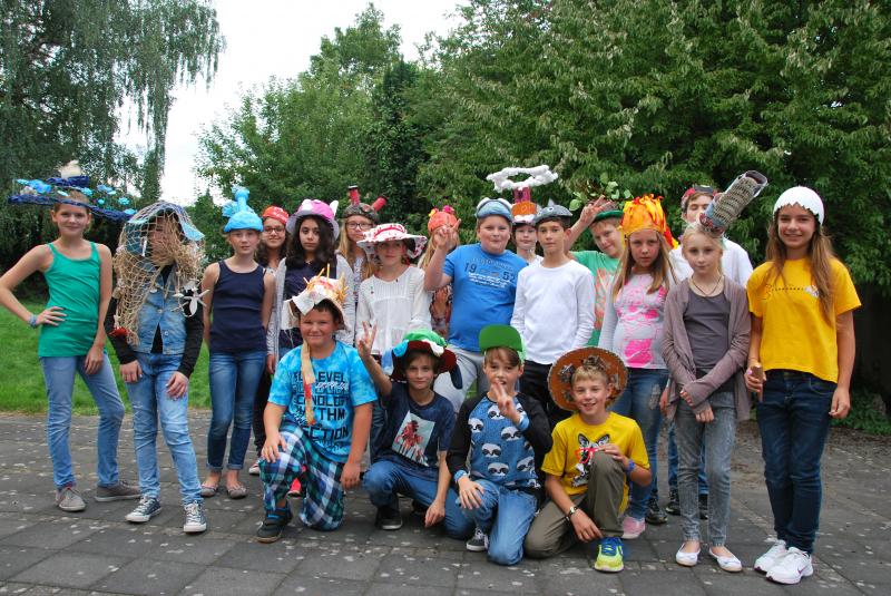 Hutmodenschau der Klasse 6b - Foto/Abbildung: Timm Ole Bernshausen