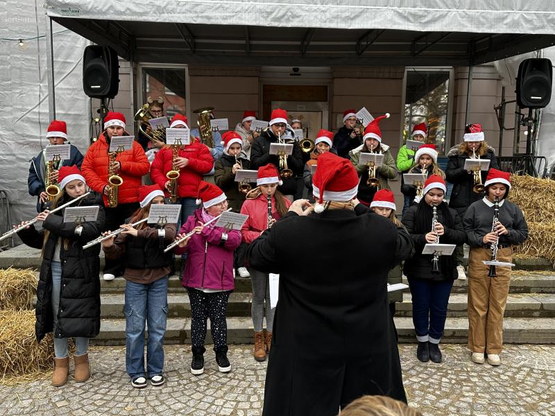 Die Bläsergruppe spielte auf dem Nikolausmarkt in Remagen